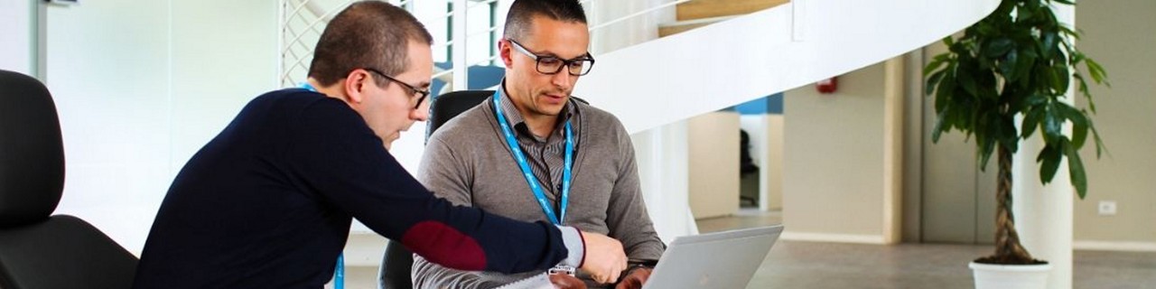 ddr5, technology enablement program, tep, two men collaborating